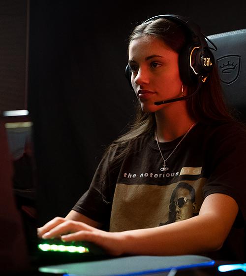 young woman gamer weared JBL Quantum headset